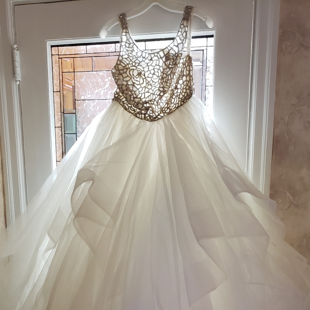 *NEW* Hayley Paige Bridal Gown - Picture 7 of 9